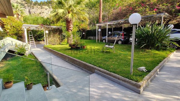 casa indipendente in affitto a Palermo in zona Mondello