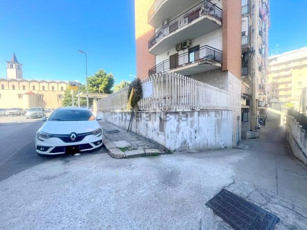 locale commerciale in affitto a Palermo in zona Malaspina/Palagonia