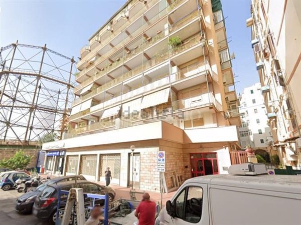 locale commerciale in affitto a Palermo in zona Libertà