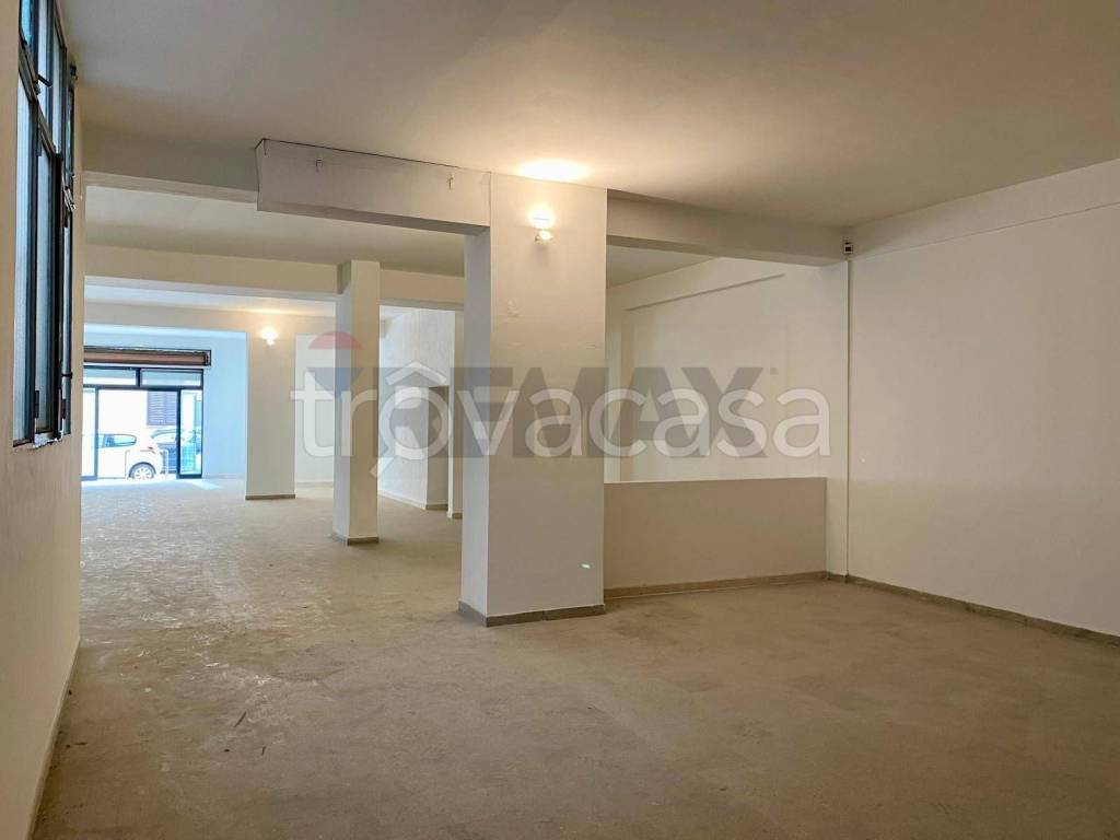 negozio in affitto a Palermo in zona Malaspina/Palagonia