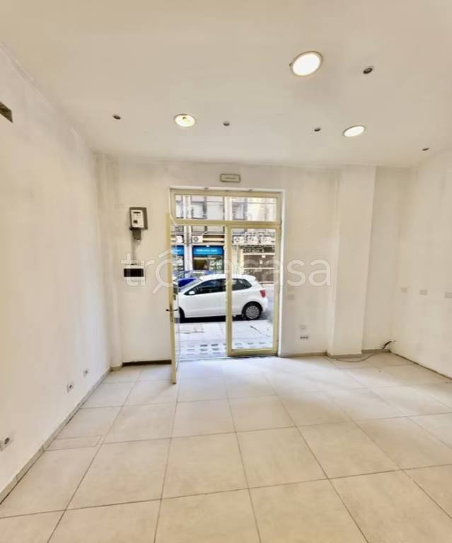 negozio in affitto a Palermo in zona Libertà