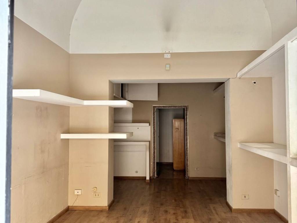 negozio in affitto a Palermo in zona Politeama