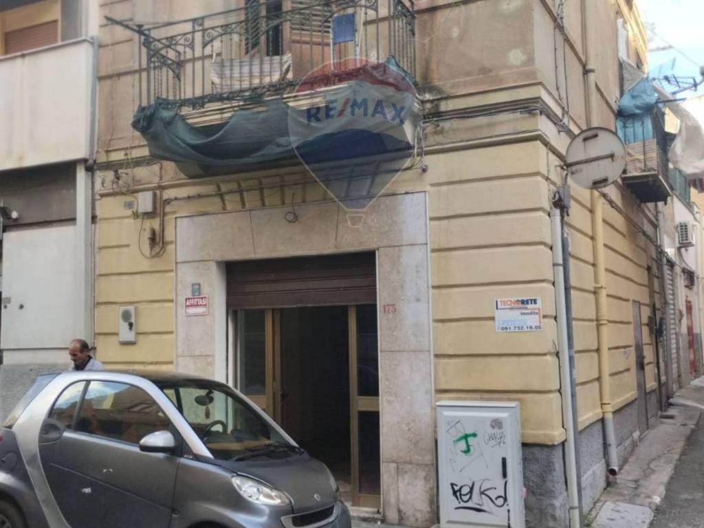 negozio in affitto a Palermo in zona Zisa