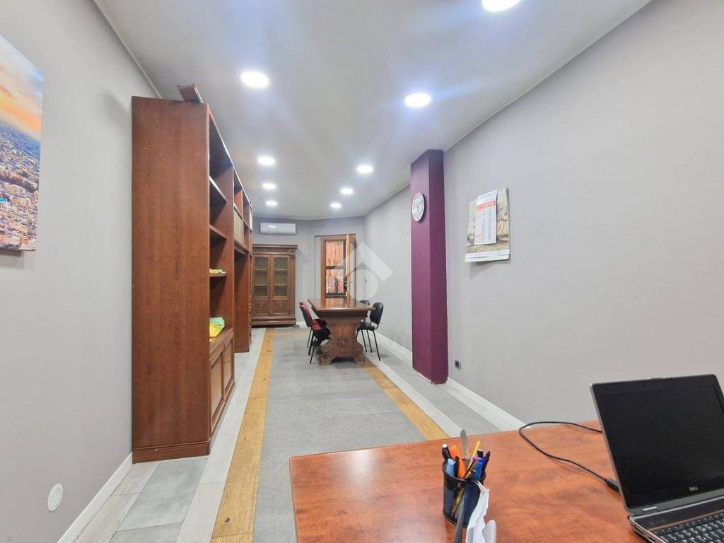 negozio in affitto a Palermo in zona Zisa