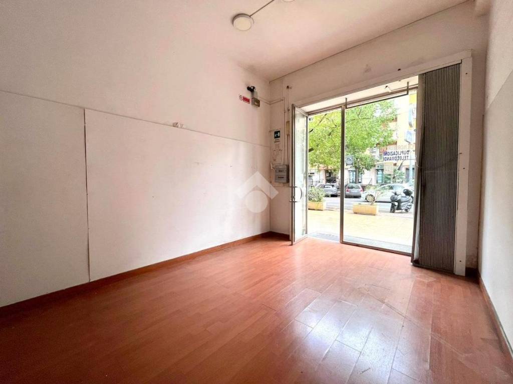 negozio in affitto a Palermo in zona Libertà