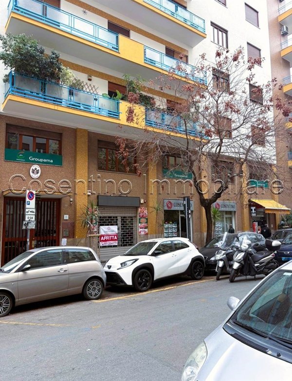 negozio in affitto a Palermo in zona Politeama