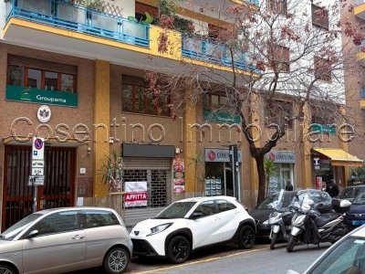 negozio in affitto a Palermo in zona Politeama