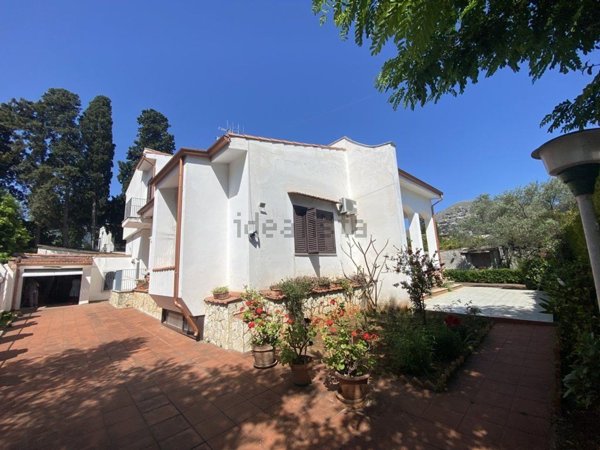 casa indipendente in affitto a Palermo in zona Mondello