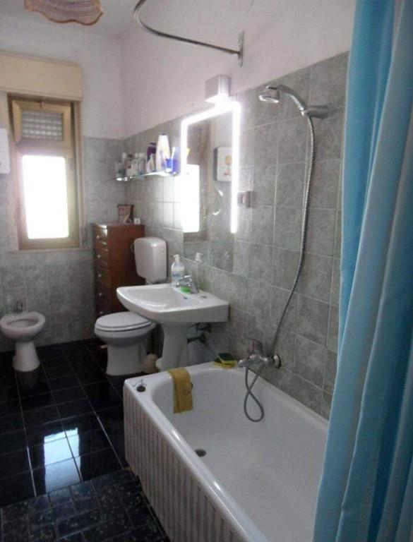 camera singola in affitto a Palermo in zona Montegrappa / Santa Rosalia