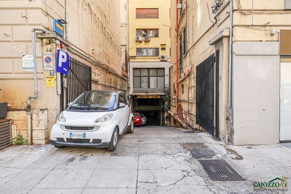 locale di sgombero in affitto a Palermo in zona Politeama