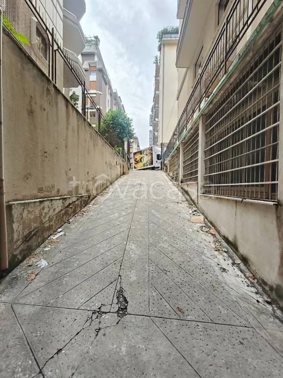 locale di sgombero in affitto a Palermo in zona Libertà