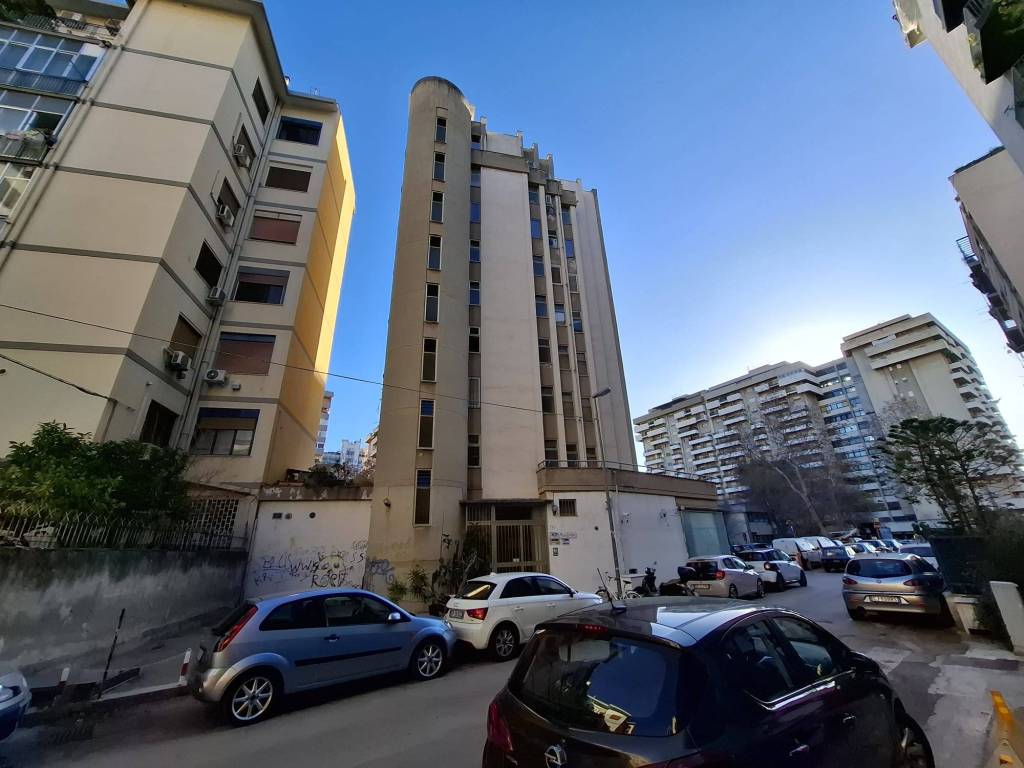 ufficio in affitto a Palermo in zona Politeama