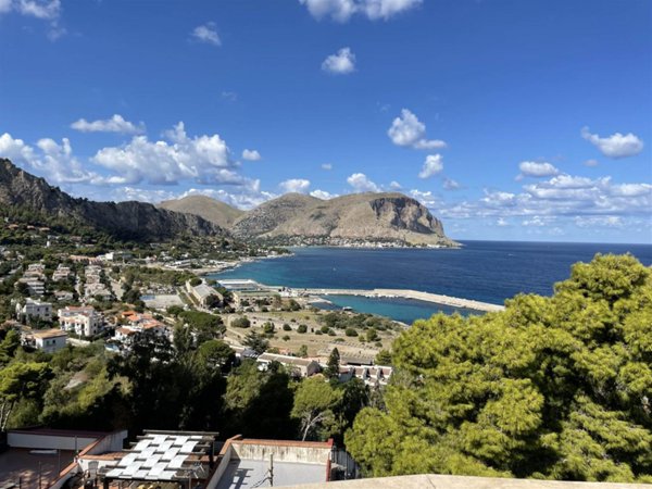 appartamento in affitto a Palermo in zona Mondello