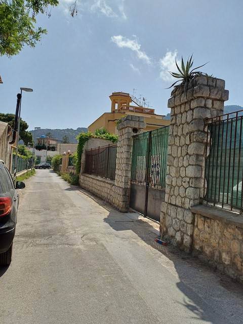 appartamento in affitto a Palermo in zona Mondello