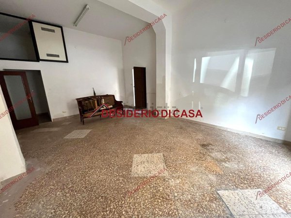 locale di sgombero in affitto a Palermo in zona Zisa
