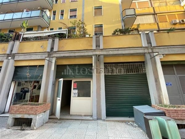 negozio in affitto a Palermo in zona Uditore