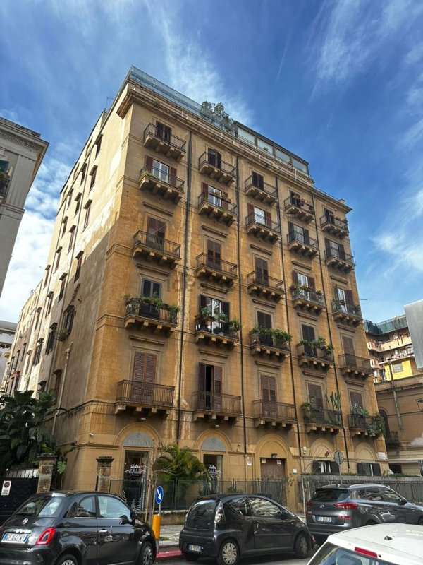 ufficio in affitto a Palermo in zona Politeama