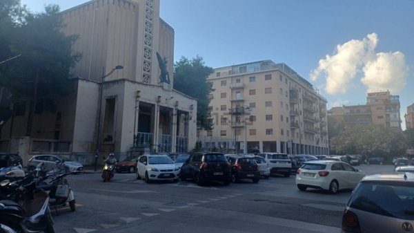 negozio in affitto a Palermo in zona Libertà
