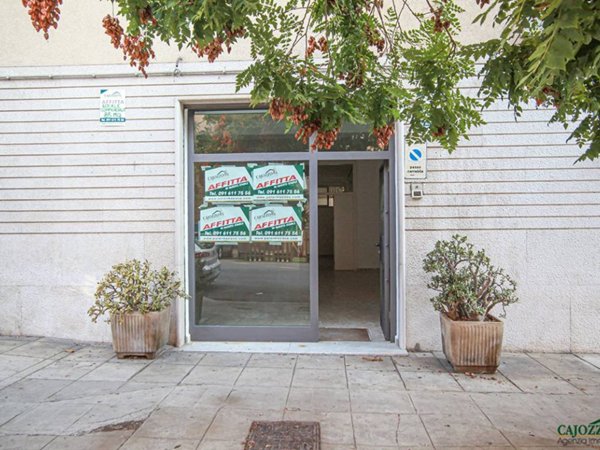 negozio in affitto a Palermo in zona Libertà
