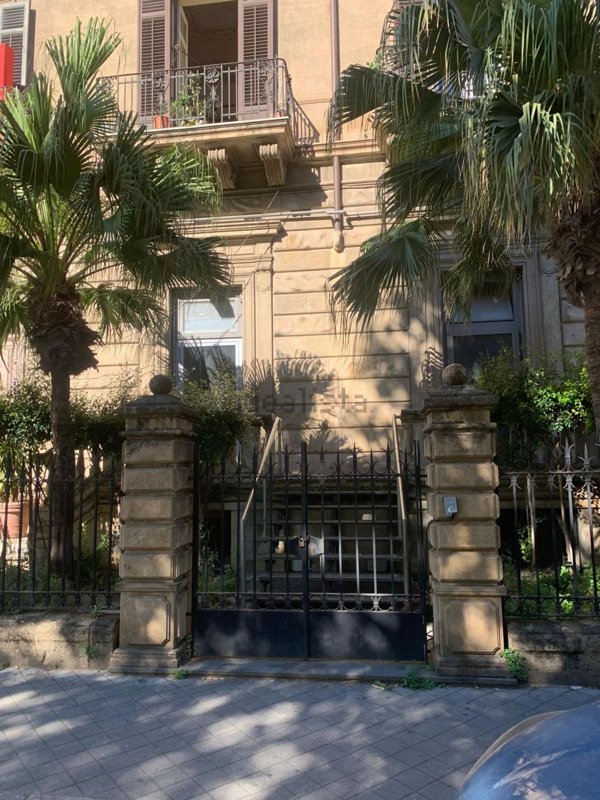 casa indipendente in affitto a Palermo in zona Libertà