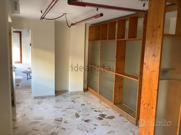 ufficio in affitto a Palermo in zona Malaspina/Palagonia