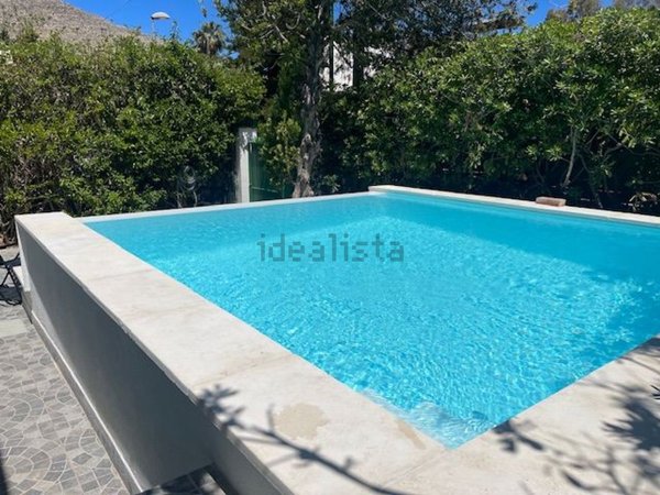 casa indipendente in affitto a Palermo in zona Mondello