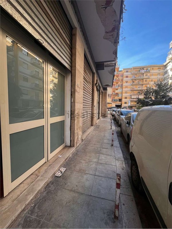 locale commerciale in affitto a Palermo