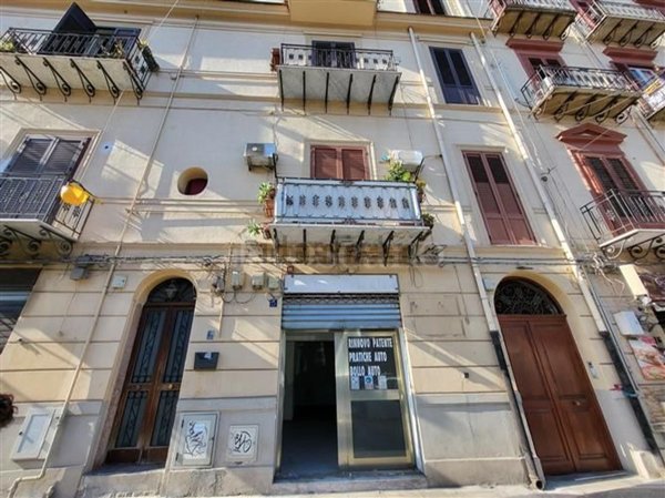 casa indipendente in affitto a Palermo in zona Politeama