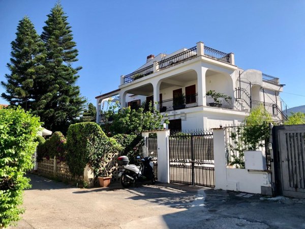 appartamento in affitto a Palermo in zona Mondello