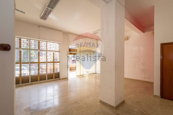 locale commerciale in affitto a Palermo in zona Uditore