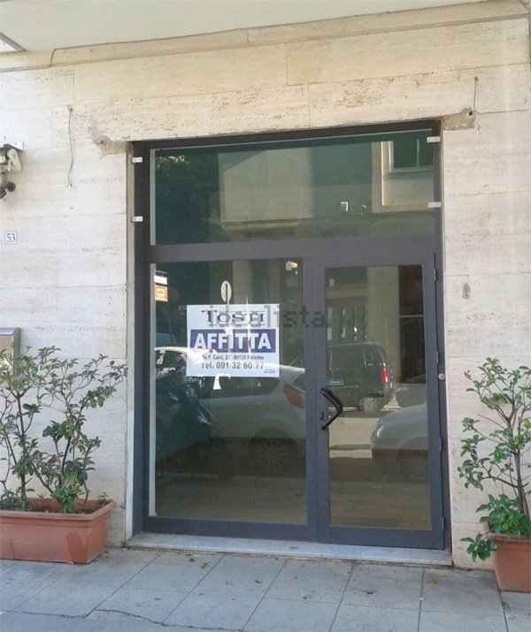 locale commerciale in affitto a Palermo in zona Libertà