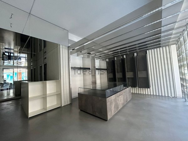 negozio in affitto a Palermo in zona Politeama