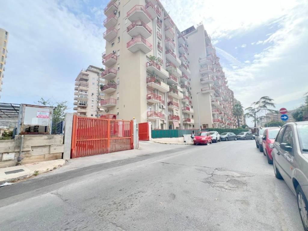 locale commerciale in affitto a Palermo in zona Politeama