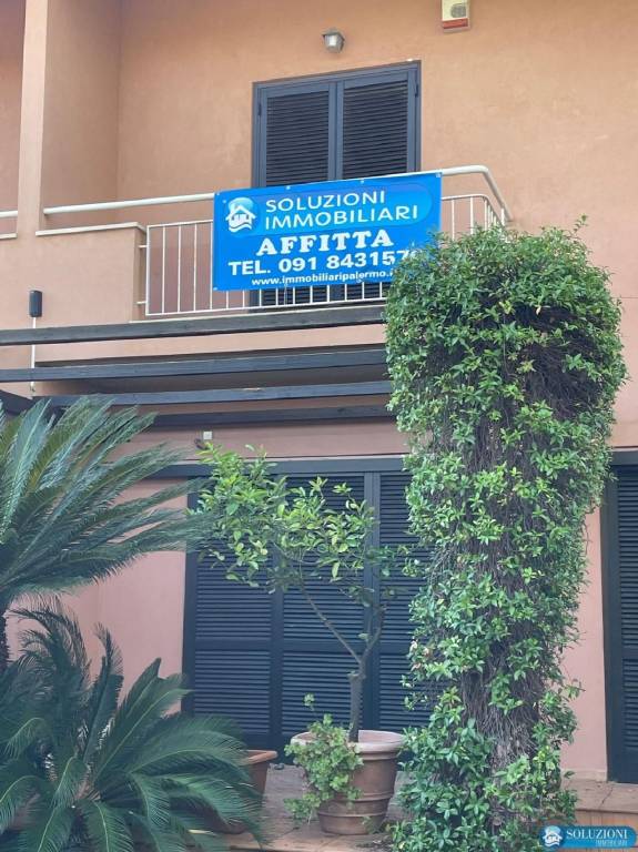 casa indipendente in affitto a Palermo in zona Partanna