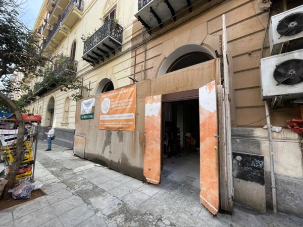 negozio in affitto a Palermo in zona Politeama