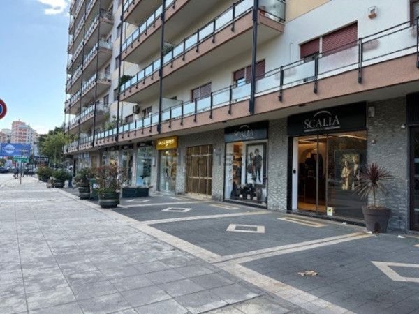 locale commerciale in affitto a Palermo