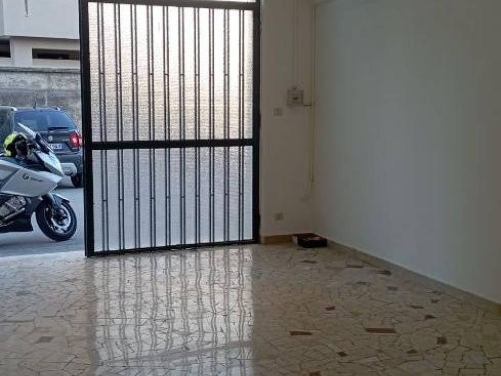 locale commerciale in affitto a Palermo in zona Malaspina/Palagonia