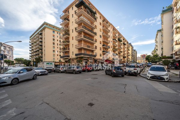 locale commerciale in affitto a Palermo in zona Uditore