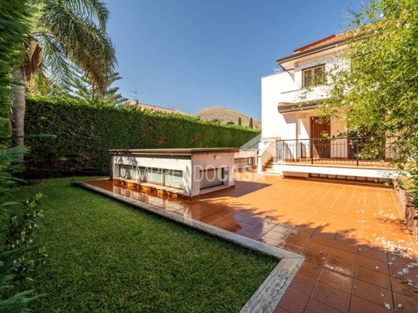casa indipendente in affitto a Palermo in zona Addaura