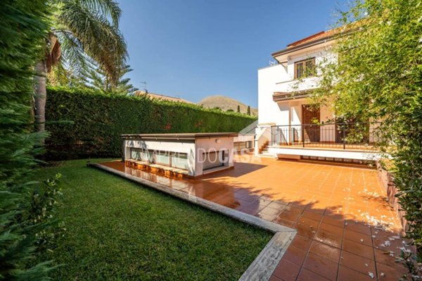 casa indipendente in affitto a Palermo in zona Addaura