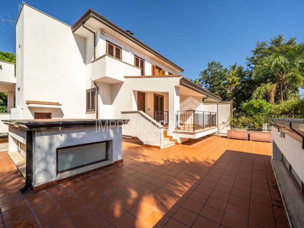 casa indipendente in affitto a Palermo in zona Mondello