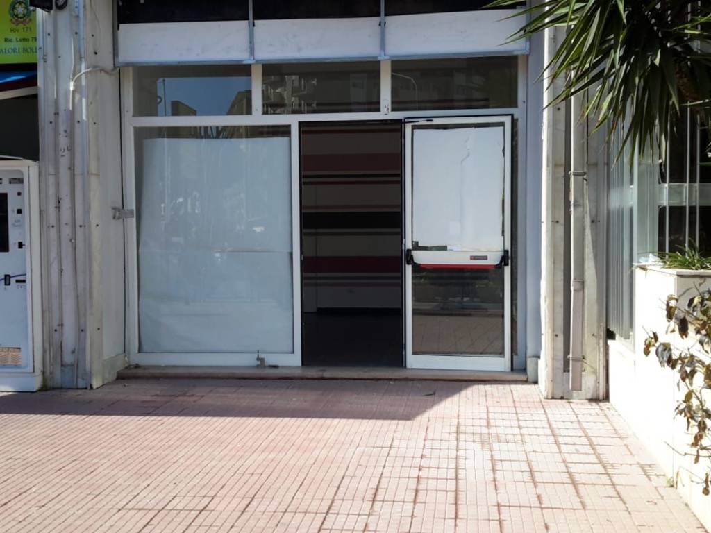negozio in affitto a Palermo in zona Uditore