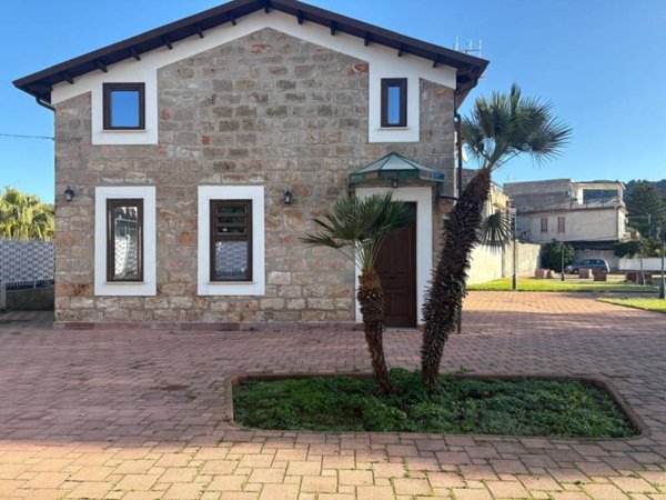 casa indipendente in affitto a Palermo in zona Mondello