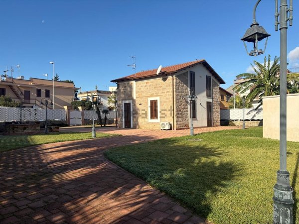 casa indipendente in affitto a Palermo in zona Mondello