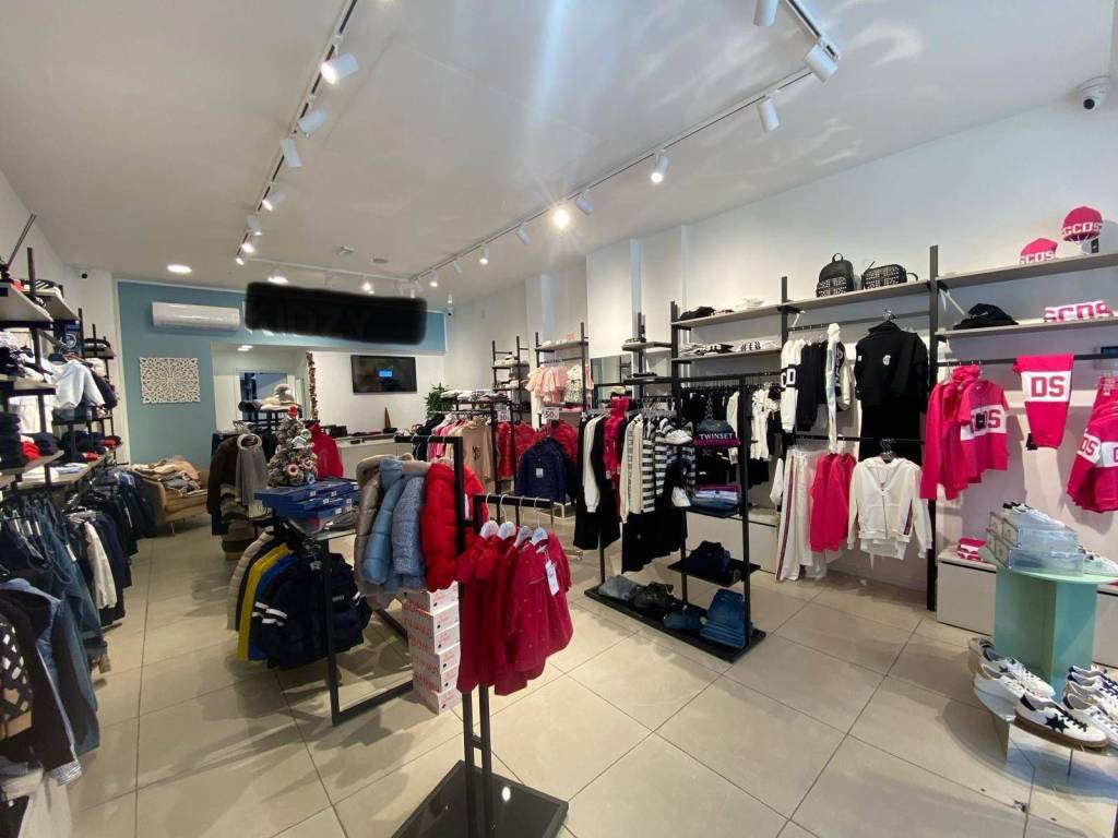 negozio in affitto a Palermo in zona Libertà