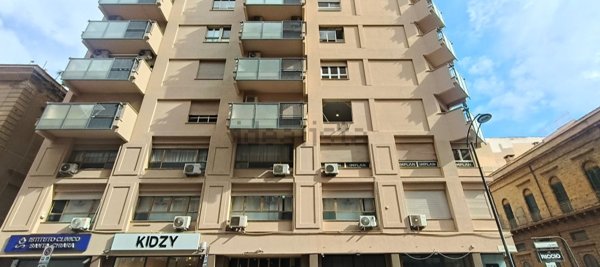 ufficio in affitto a Palermo in zona Politeama