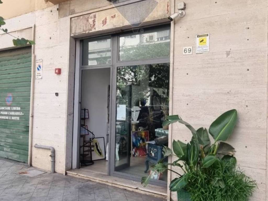 negozio in affitto a Palermo in zona Libertà