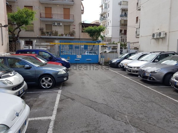 locale di sgombero in affitto a Palermo in zona Libertà