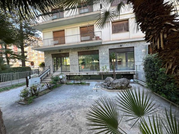 locale commerciale in affitto a Palermo in zona Libertà