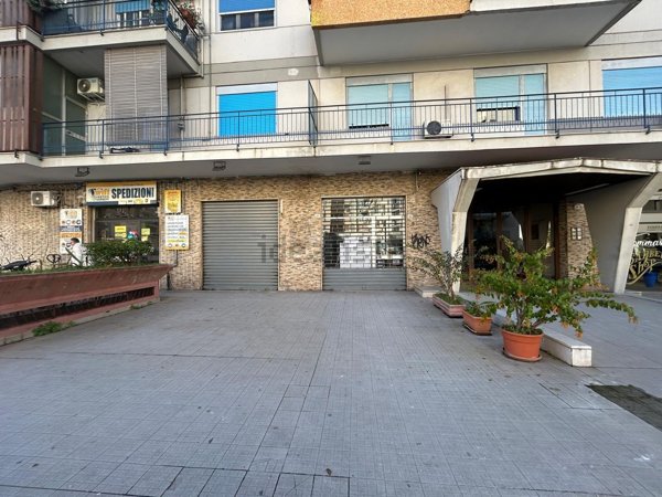 locale commerciale in affitto a Palermo in zona Malaspina/Palagonia